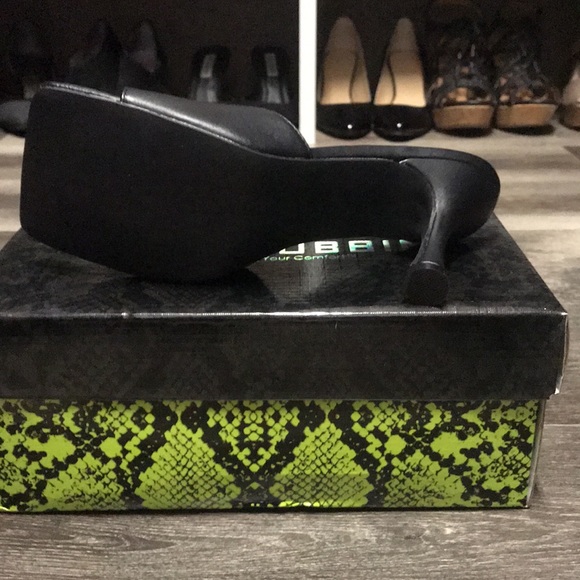 Cape Robbin slip on heels 👠 - Picture 3 of 3